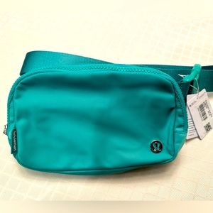 Lululemon Everywhere Belt Bag 1L